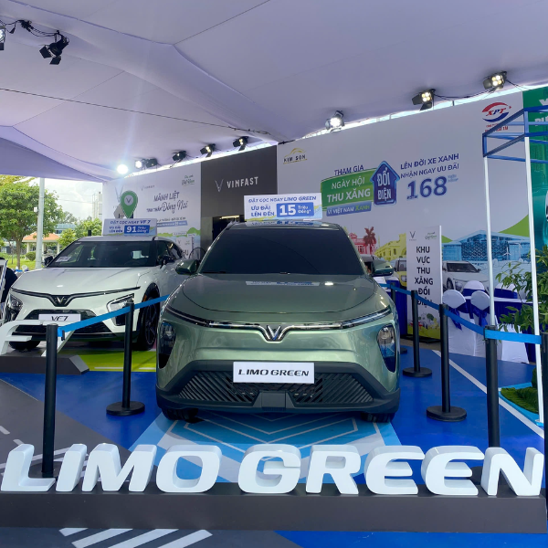 hinh-anh-xe-vf-limo-green-1